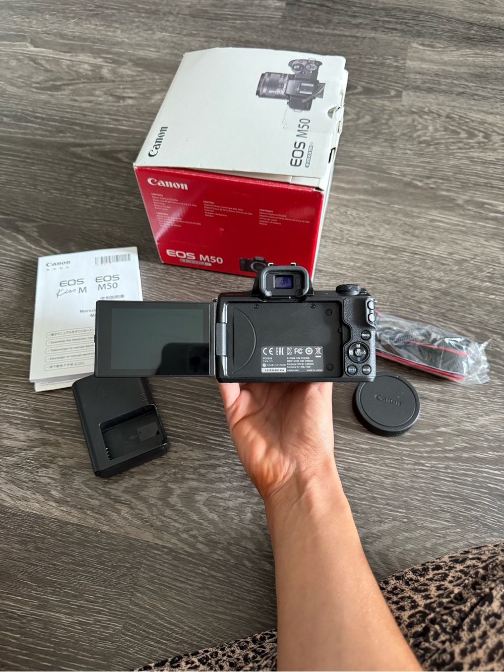 Canon EOS m50 Camera with Interchangeable Lens - Picture 6 of 16